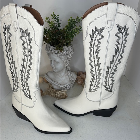 Marc Fisher Roselle Western Boot Chic Cream Sz 8.5 NWOB - Picture 2 of 9